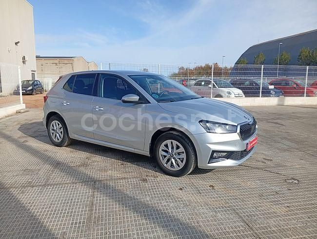 Usado Skoda Fabia Selection 115 CV (84 kW) 2025 Gris / plata Berlina