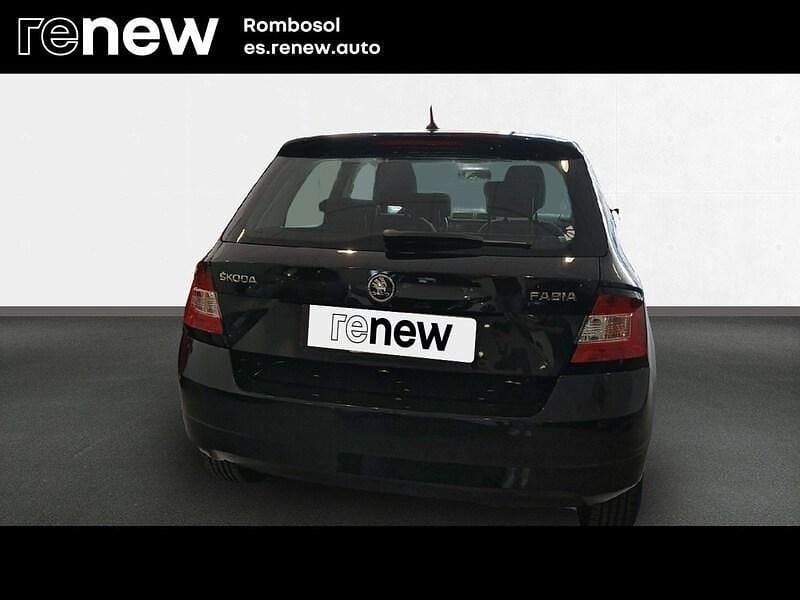 Usado Skoda Fabia Active 90 CV (66 kW) 2017 Negro m?gico ef. per Berlina