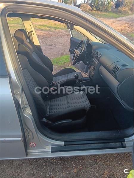 Usado Seat Leon 110 CV (80 kW) 2001 Gris / plata Berlina