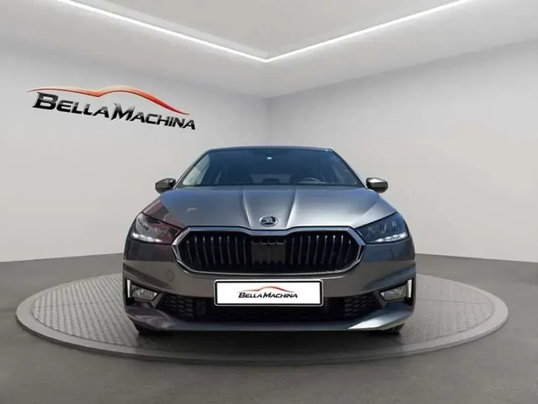 Usado Skoda Fabia Essence 80 CV (58 kW) 2025 Gris Utilitario