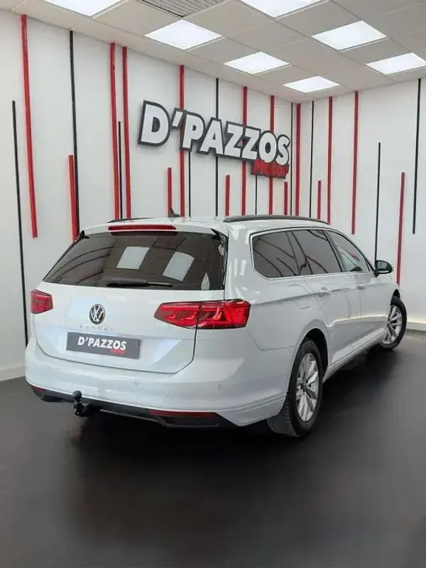 Usado VW Passat Executive 122 CV (89 kW) 2023 Blanco Familiar