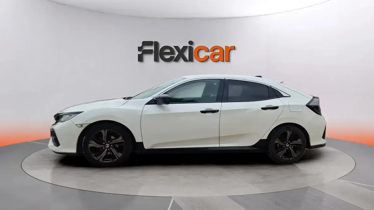 Usado Honda Civic Comfort 129 CV (94 kW) 2018 Blanco Berlina