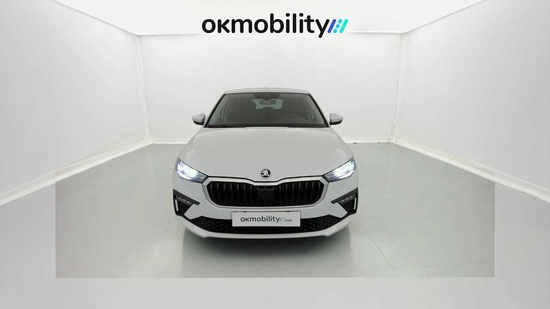 Usado Skoda Scala Selection 115 CV (84 kW) 2024 Blanco glaciar Utilitario