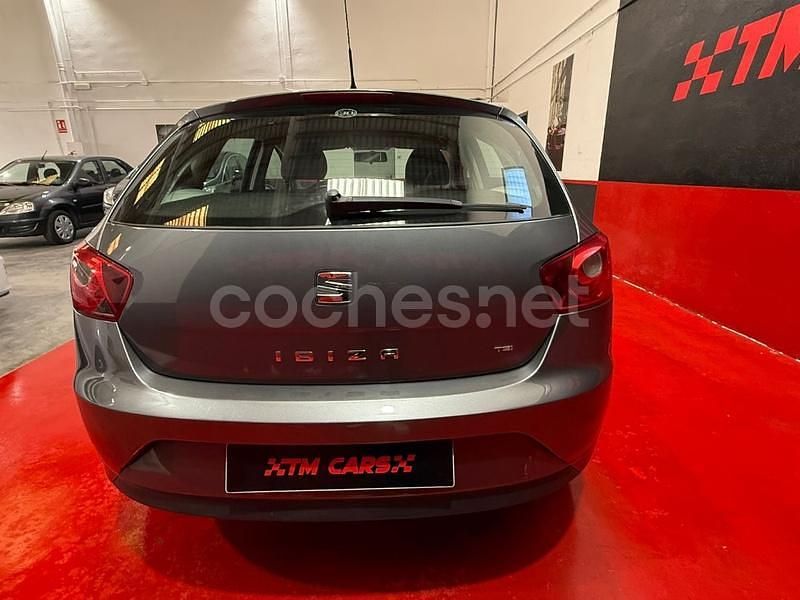 Usado Seat Ibiza Reference 85 CV (62 kW) 2014 Gris / plata Berlina