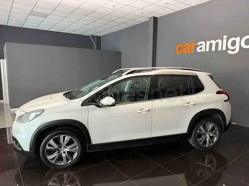 Usado Peugeot 2008 Allure 110 CV (80 kW) 2017 Blanco SUV