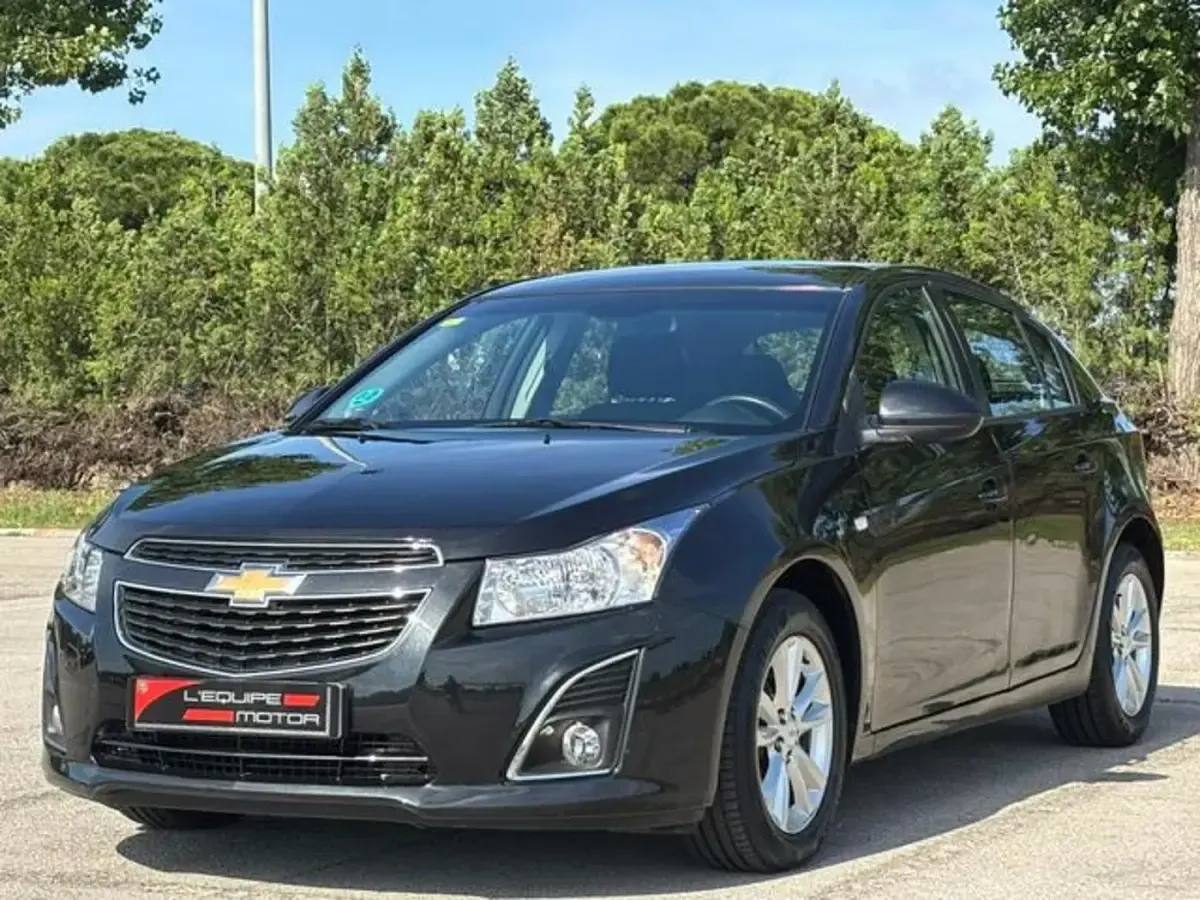 Usado Chevrolet Cruze LT 124 CV (91 kW) 2013 Negro Utilitario