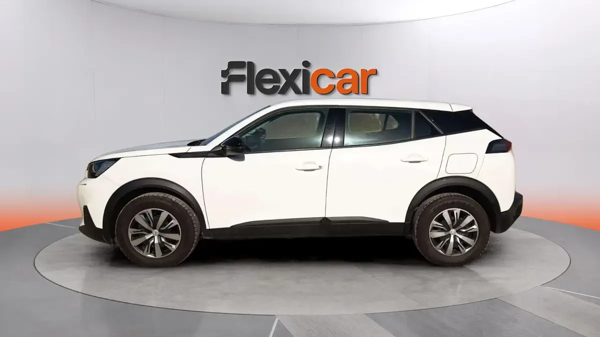 Usado Peugeot 2008 Active 110 CV (80 kW) 2022 Blanco SUV