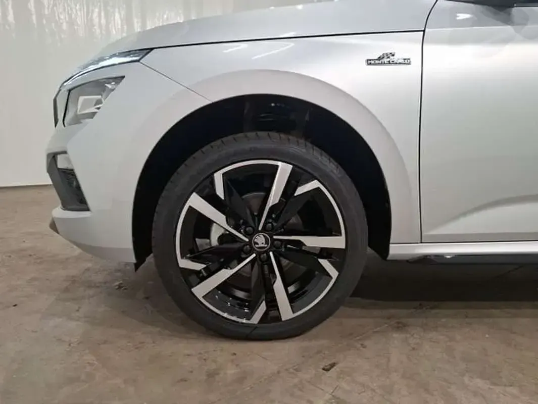 Usado Skoda Kamiq Monte Carlo 116 CV (85 kW) 2026 Plateado SUV