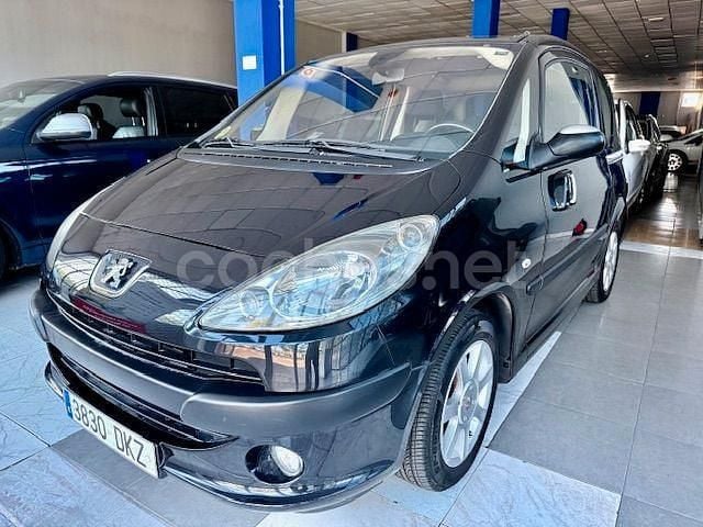 Usado Peugeot 1007 90 CV (66 kW) 2005 Negro Monovolumen