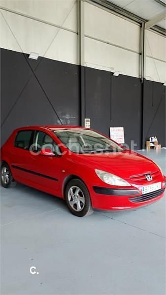 Usado Peugeot 307 110 CV (80 kW) 2003 Rojo Berlina