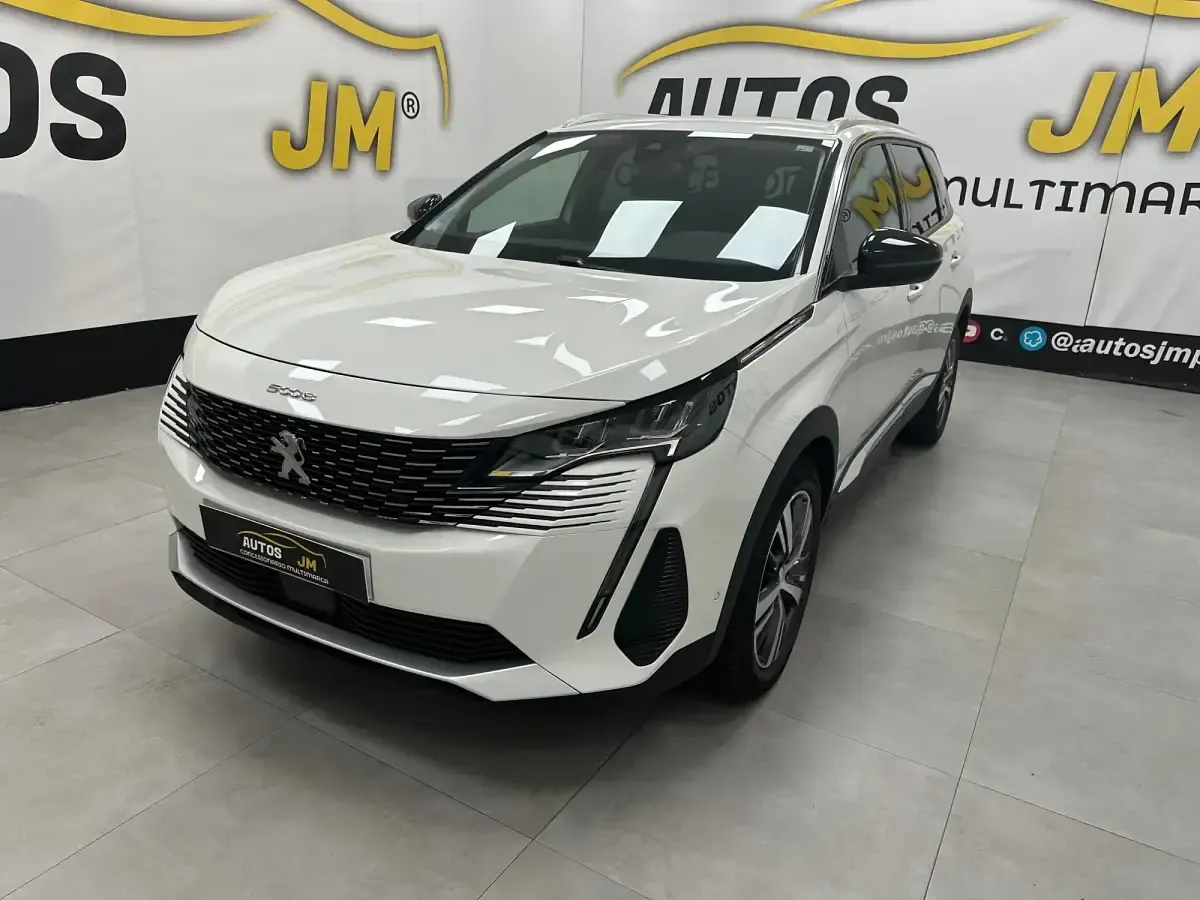 Usado Peugeot 5008 Allure 130 CV (95 kW) 2022 Blanco SUV