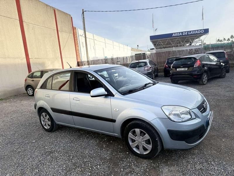 Usado Kia Rio Active 110 CV (80 kW) 2006 Azul Utilitario