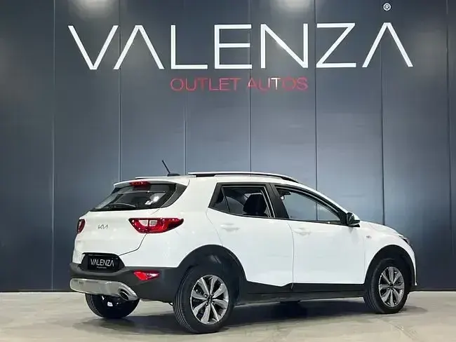 Usado Kia Stonic 85 CV (62 kW) 2023 Blanco SUV