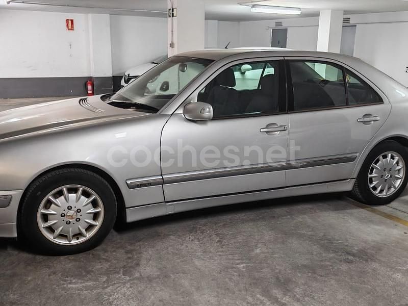Gris Usado 2000 Mercedes E270 Elegance Berlina | 2900 € - Imagen 1/4