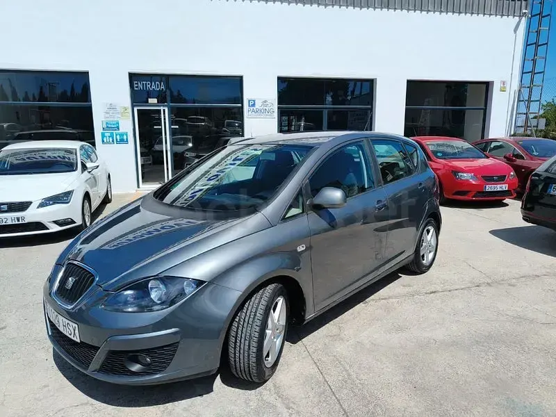 Usado Seat Altea Reference 105 CV (77 kW) 2013 Gris / plata Monovolumen