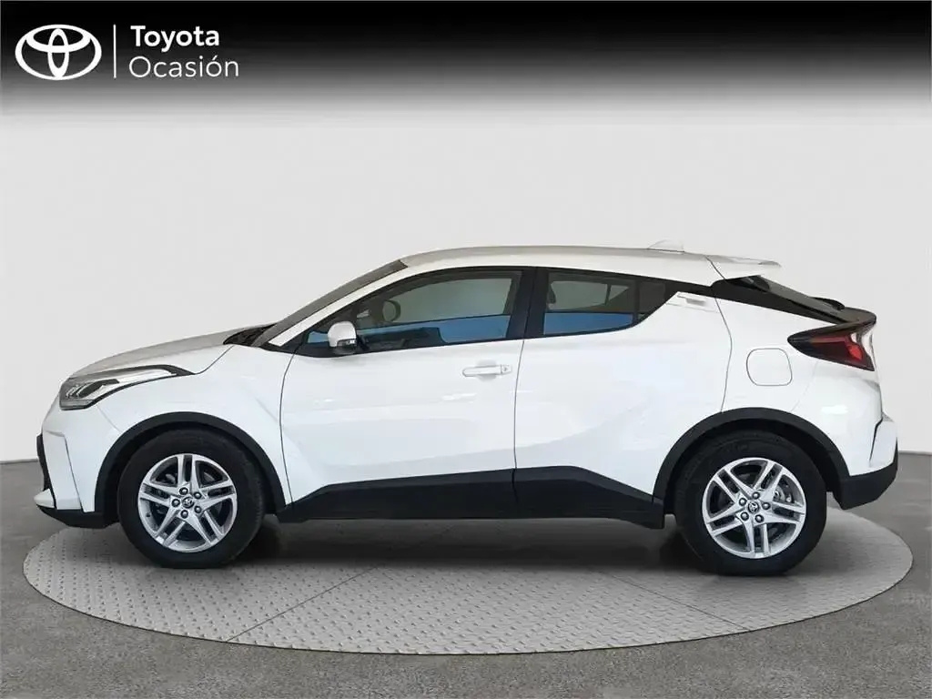 Käytetty Toyota C-HR Active 122 HP (89 kW) 2022 Valkoinen Katumaasturi