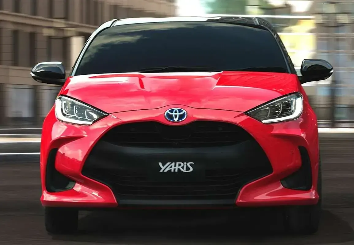 Usado Toyota Yaris Hybrid Active 99 CV (72 kW) 2017 Negro Utilitario