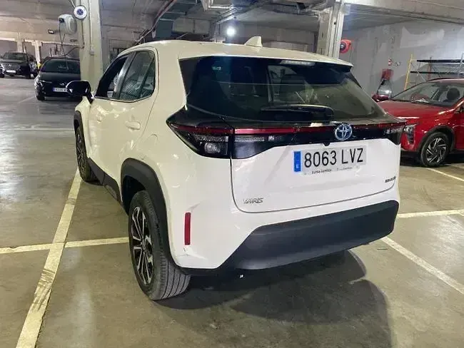 Usado Toyota Yaris Active 115 CV (84 kW) 2022 Blanco Utilitario