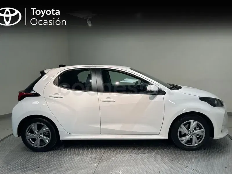 Usado Toyota Yaris Hybrid Active 116 CV (85 kW) 2025 Blanco Berlina