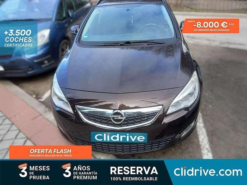 Usado Opel Astra Excellence 110 CV (80 kW) 2012 Marrón Familiar