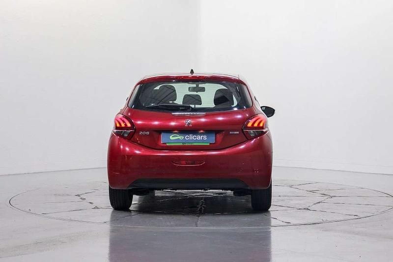 Usado Peugeot 208 Access 82 CV (60 kW) 2016 Rojo Utilitario