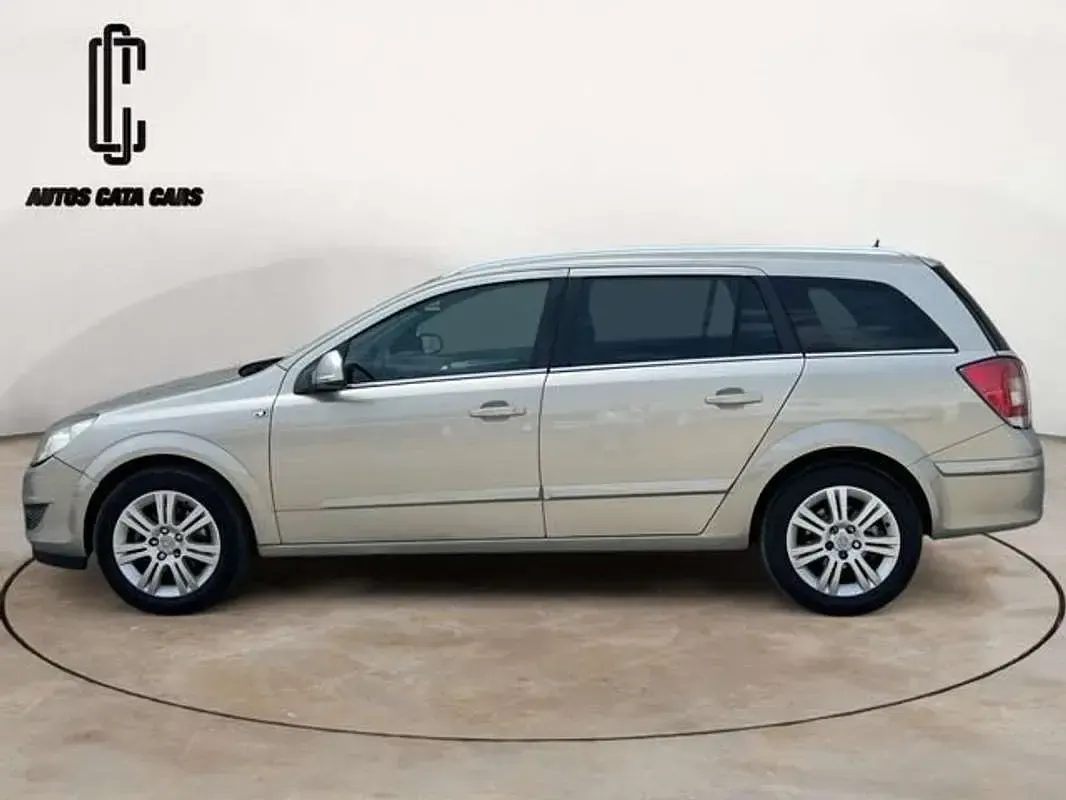 Usado Opel Astra Edition 110 CV (80 kW) 2010 Familiar