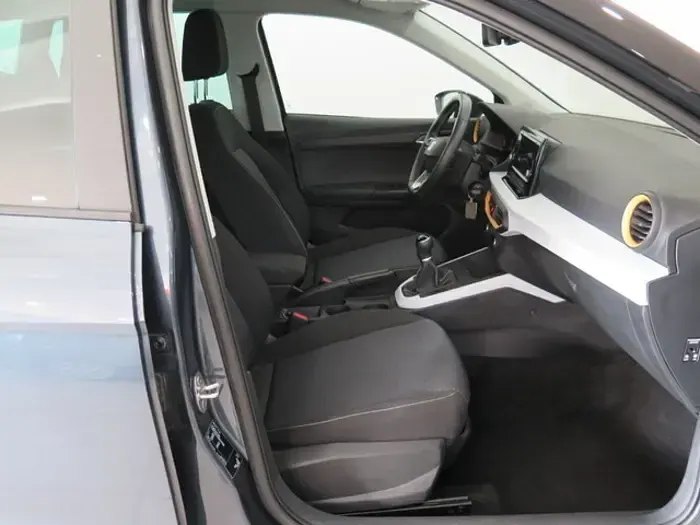 Usado Seat Arona Style 115 CV (84 kW) 2025 Gris SUV