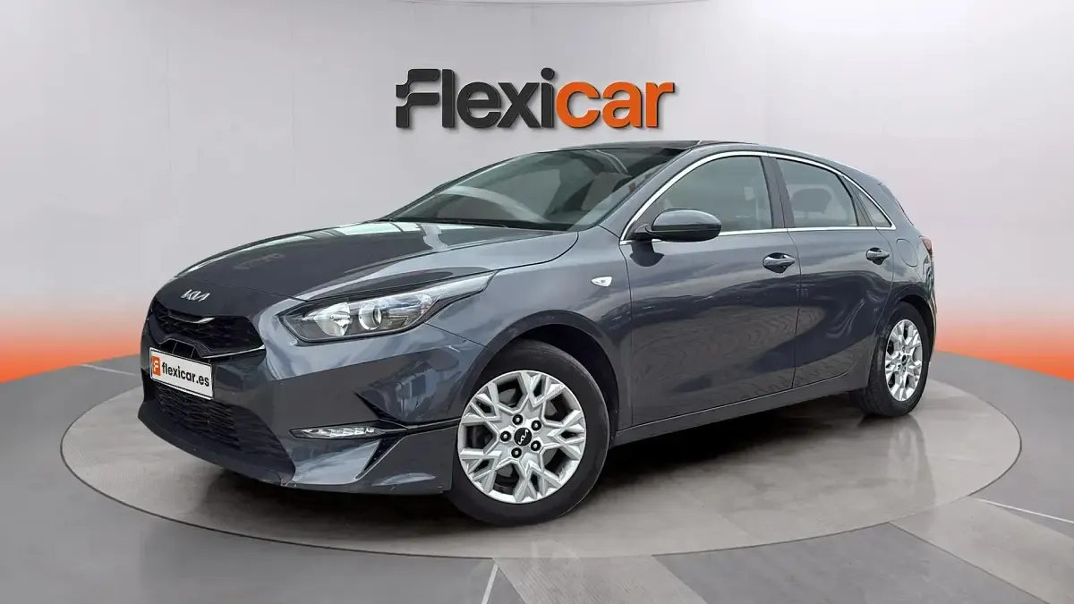 Usado Kia Ceed 136 CV (100 kW) 2023 Gris Utilitario