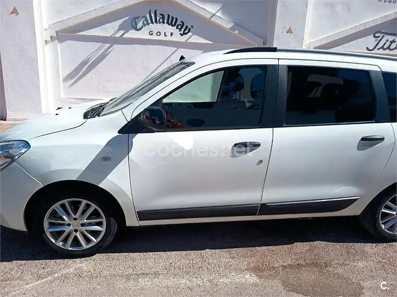 Usado Dacia Lodgy Comfort 95 CV (69 kW) 2021 Blanco Monovolumen