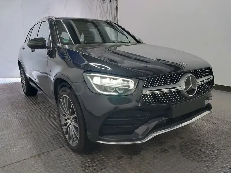 Usado Mercedes GLC300e 306 CV (225 kW) 2021 Gris / plata SUV