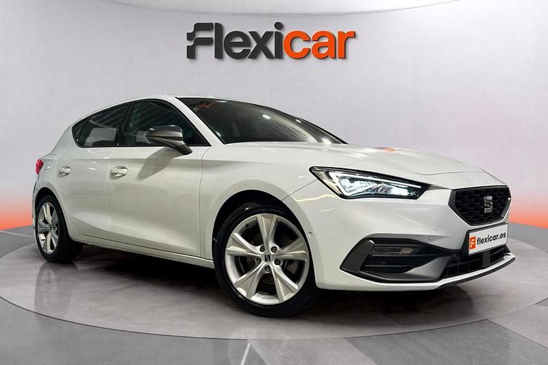 Usado Seat Leon FR 110 CV (80 kW) 2024 Blanco Utilitario