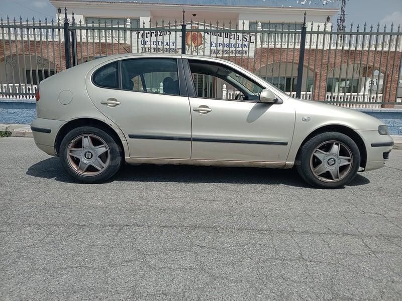 Usado Seat Leon Sport 105 CV (77 kW) 2005 Beige Utilitario