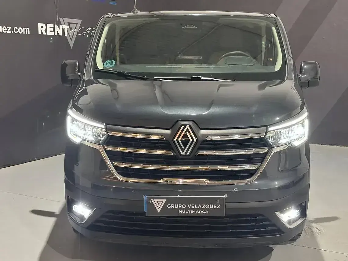 Usado Renault Trafic Equilibre 150 CV (110 kW) 2024 Gris / plata Monovolumen