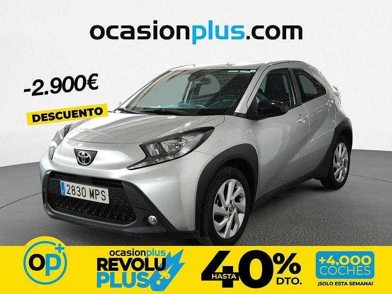 Usado Toyota Aygo X Play 72 CV (52 kW) 2024 Gris SUV