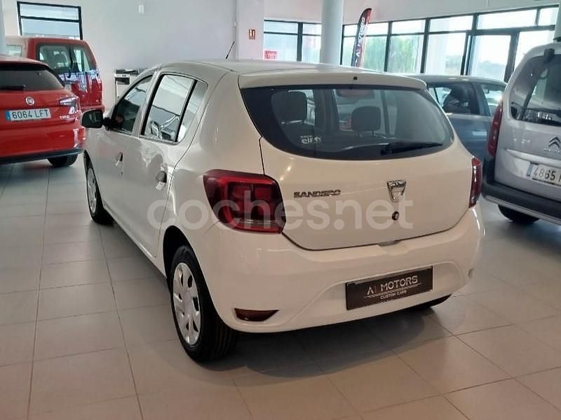 Usado Dacia Sandero Acces 73 CV (53 kW) 2018 Blanco Utilitario