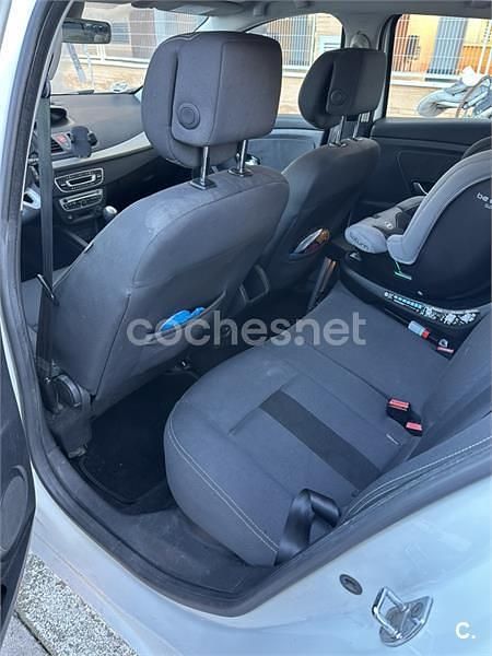 Begagnad Renault Mégane Dynamique 105 HK (77 kW) 2009 Vit Sedan