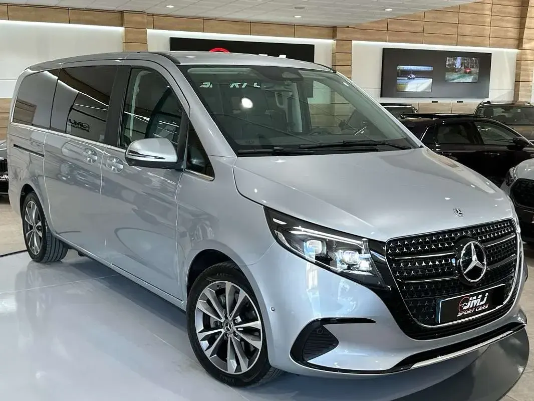 Usado Mercedes V250 Avantgarde 190 CV (139 kW) 2024 Gris Monovolumen