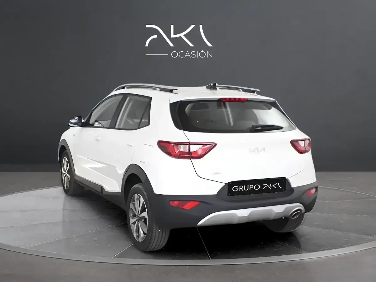 Usado Kia Stonic 100 CV (73 kW) 2025 Blanco SUV