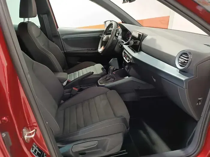 Usado Seat Arona FR 110 CV (80 kW) 2022 Rojo SUV