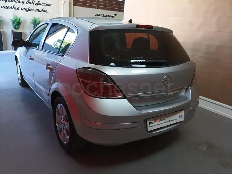 Usado Opel Astra Enjoy 100 CV (73 kW) 2008 Gris / plata Berlina