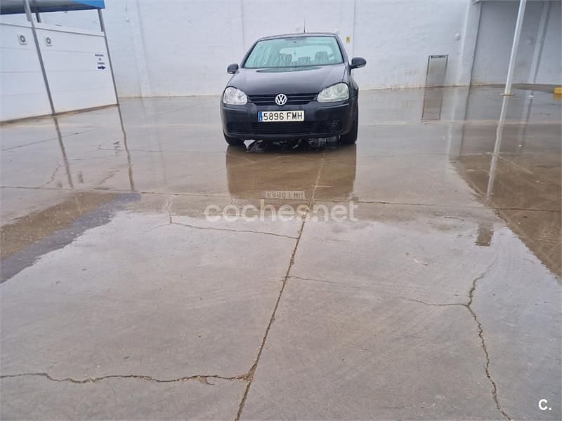 Usado VW Golf IV Highline 105 CV (77 kW) 2006 Negro Berlina