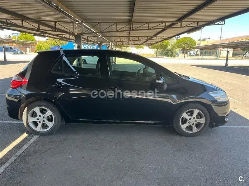 Usado Toyota Auris Active 90 CV (66 kW) 2012 Negro Berlina