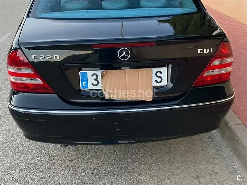 Usado Mercedes C220 Avantgarde 143 CV (105 kW) 2004 Negro Berlina