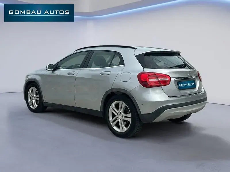 Usado Mercedes GLA200 Urban 136 CV (100 kW) 2015 Gris / plata SUV