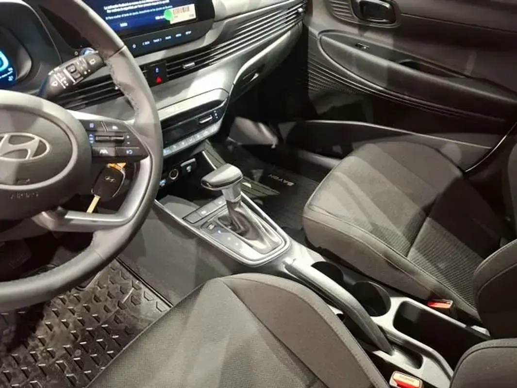 Usado Hyundai Bayon 101 CV (74 kW) 2025 Gris SUV