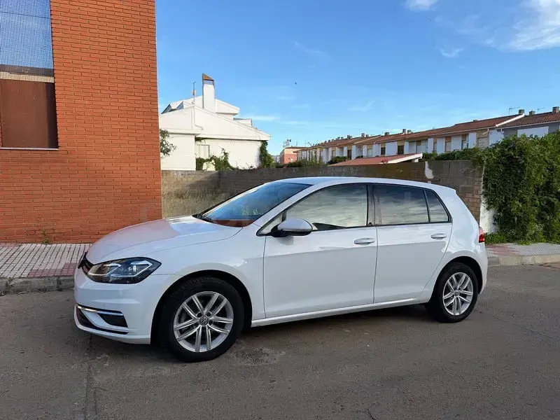 Usado VW Golf VII Advance 115 CV (84 kW) 2018 Blanco Berlina