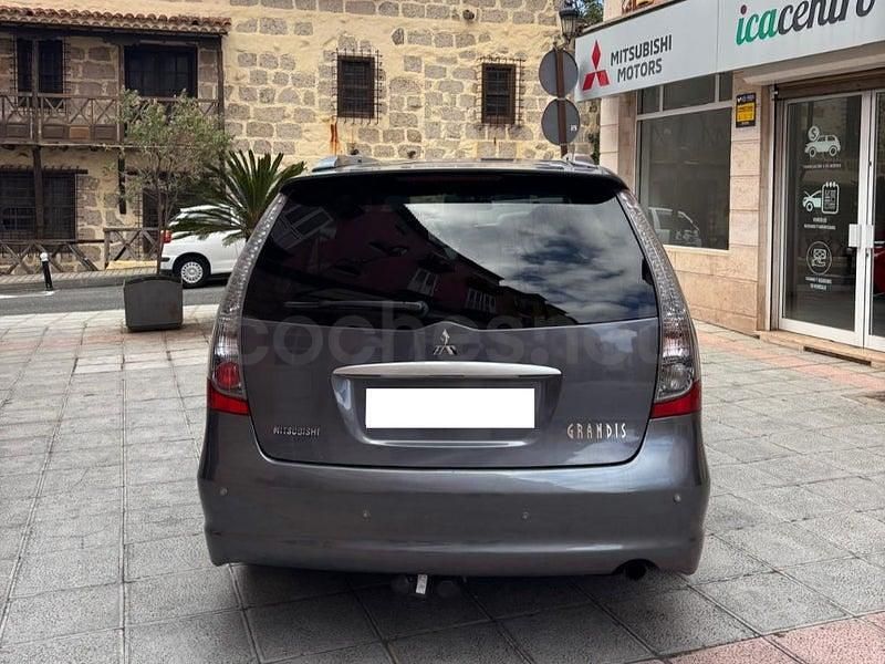 Usado Mitsubishi Grandis Intense 136 CV (100 kW) 2008 Gris / plata Monovolumen