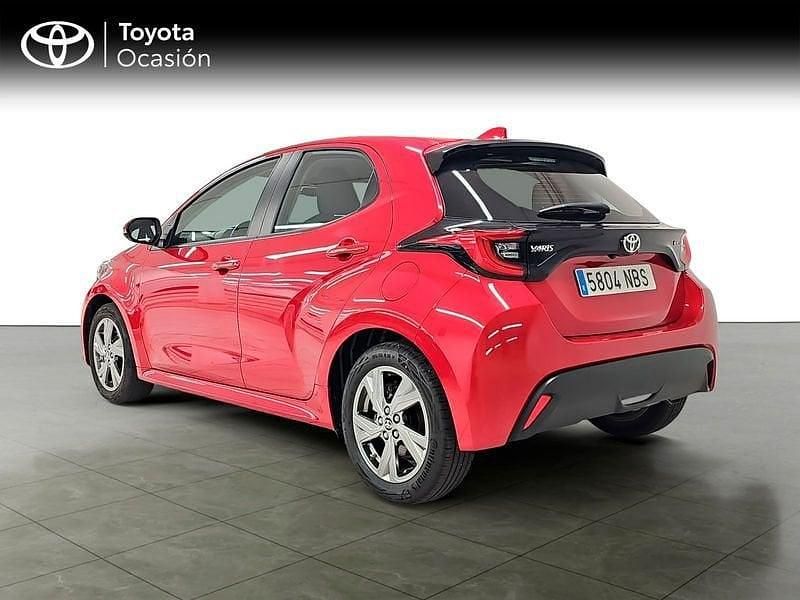Usado Toyota Yaris Active 116 CV (85 kW) 2025 Rojo Utilitario