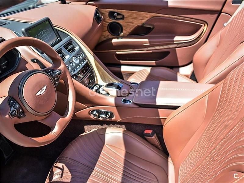 Usado Aston Martin DB11 510 CV (375 kW) 2019 Gris / plata Descapotable