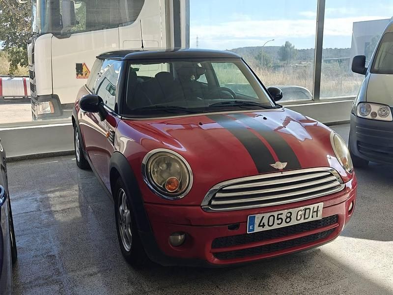 Usado Mini Cooper D 110 CV (80 kW) 2008 Rojo Utilitario